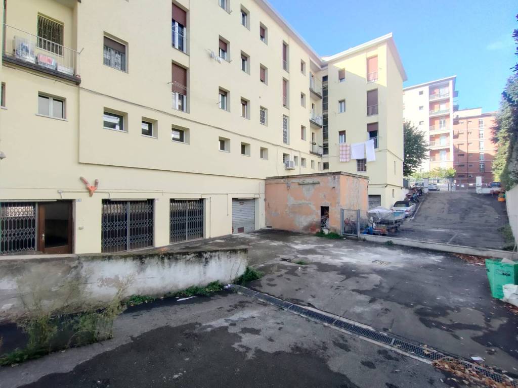 ufficio in vendita a Bologna in zona Savena