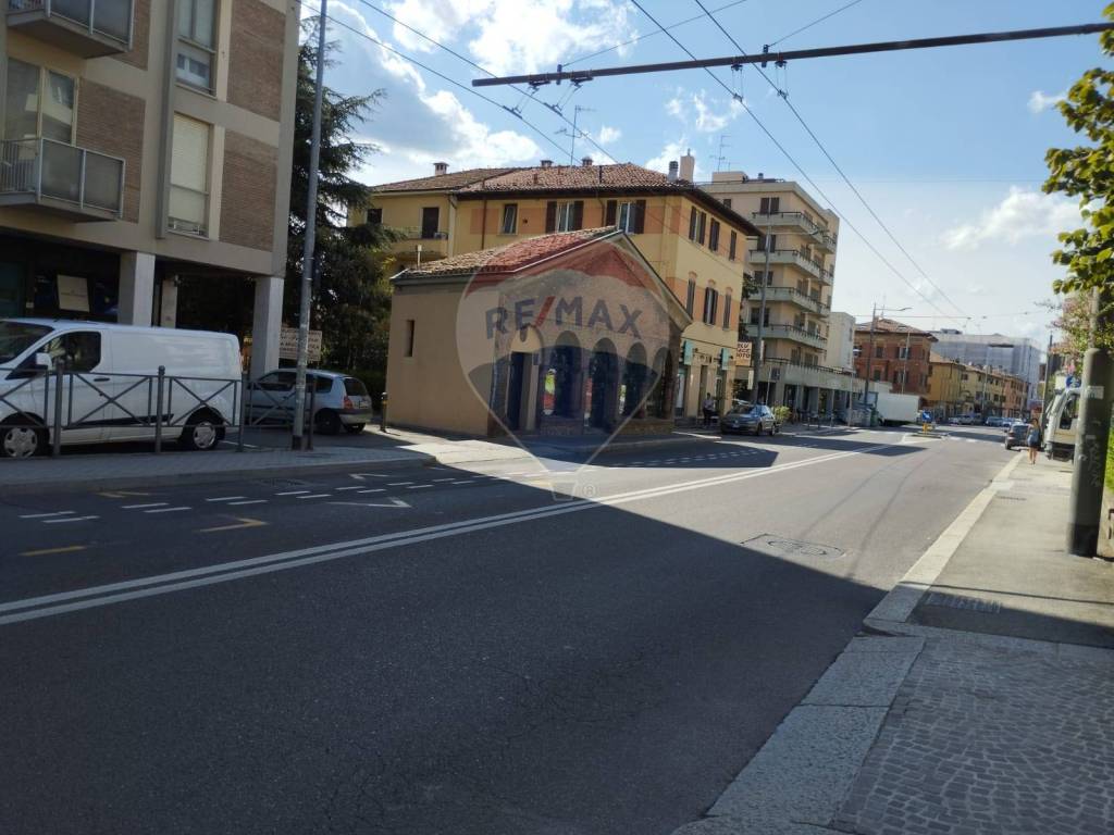 negozio in vendita a Bologna in zona Savena
