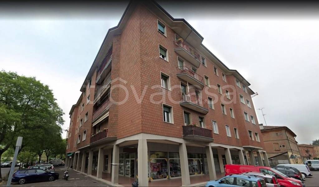 negozio in vendita a Bologna in zona Barca