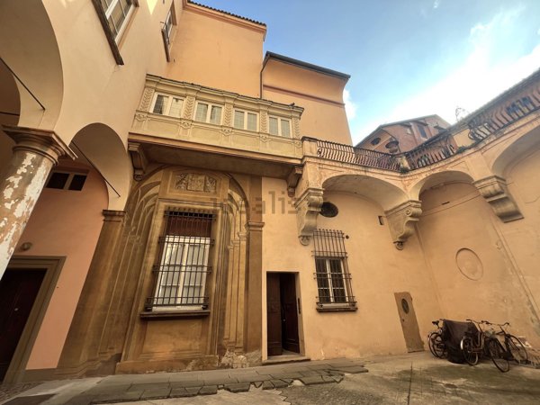 appartamento in vendita a Bologna in zona Santo Stefano