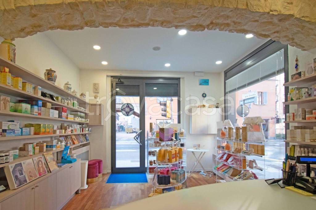negozio in vendita a Bologna