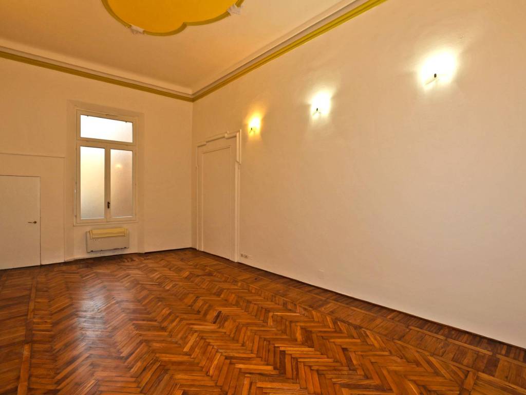 ufficio in vendita a Bologna in zona Centro Storico