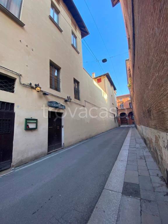 negozio in vendita a Bologna in zona Centro Storico