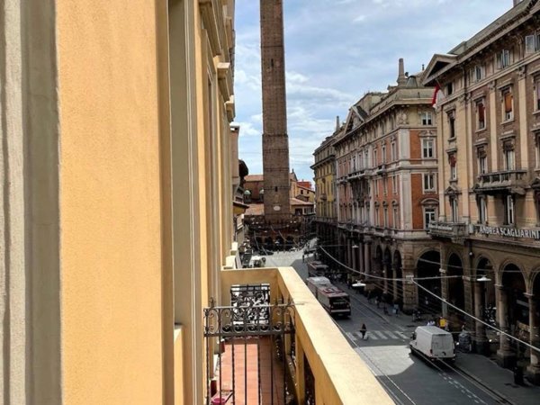 ufficio in vendita a Bologna in zona Centro Storico