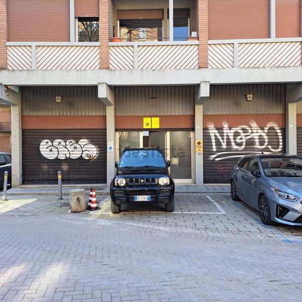 negozio in vendita a Bologna in zona Saragozza