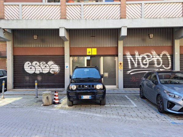 negozio in vendita a Bologna in zona Saragozza