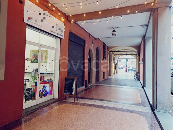 negozio in vendita a Bologna in zona Santo Stefano