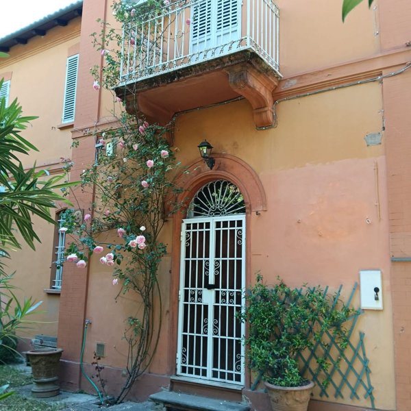 casa indipendente in vendita a Bologna in zona Andrea Costa