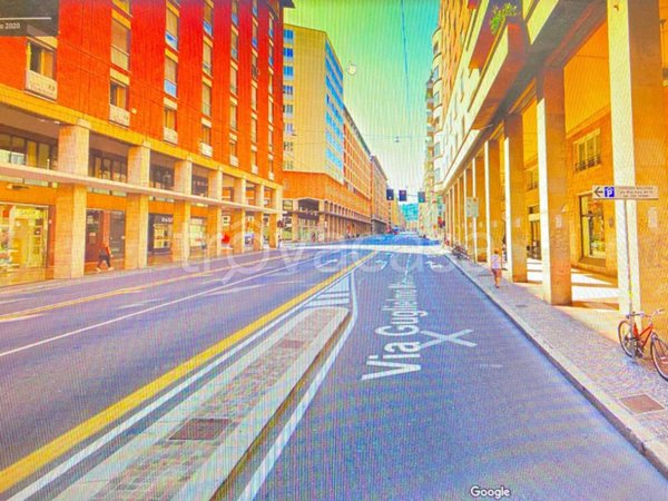 negozio in vendita a Bologna in zona Quartiere Porto