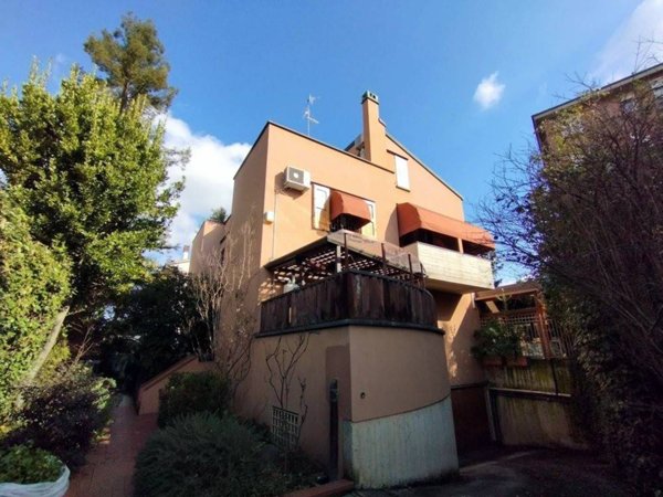 casa indipendente in vendita a Bologna in zona Reno