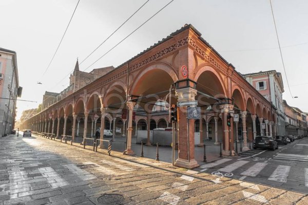 locale commerciale in vendita a Bologna in zona San Vitale