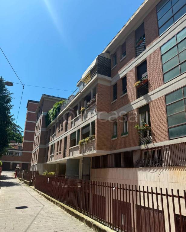 appartamento in vendita a Bologna in zona Saragozza