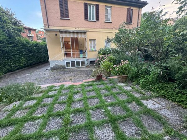 casa indipendente in vendita a Bologna in zona Colli