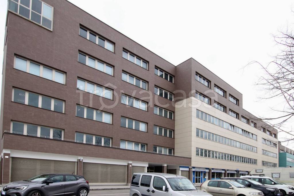 ufficio in vendita a Bologna in zona Corticella