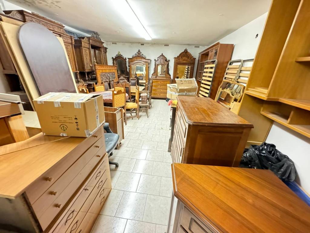 locale commerciale in vendita a Bologna in zona Borgo Panigale