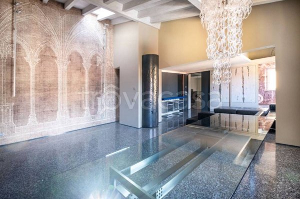 casa indipendente in vendita a Bologna in zona Santo Stefano