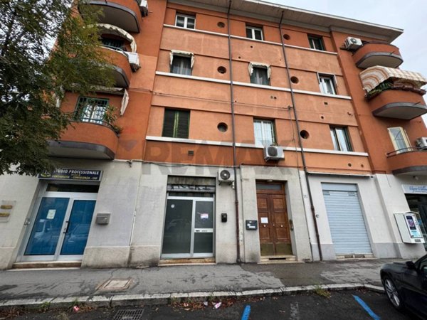 negozio in vendita a Bologna in zona Corticella
