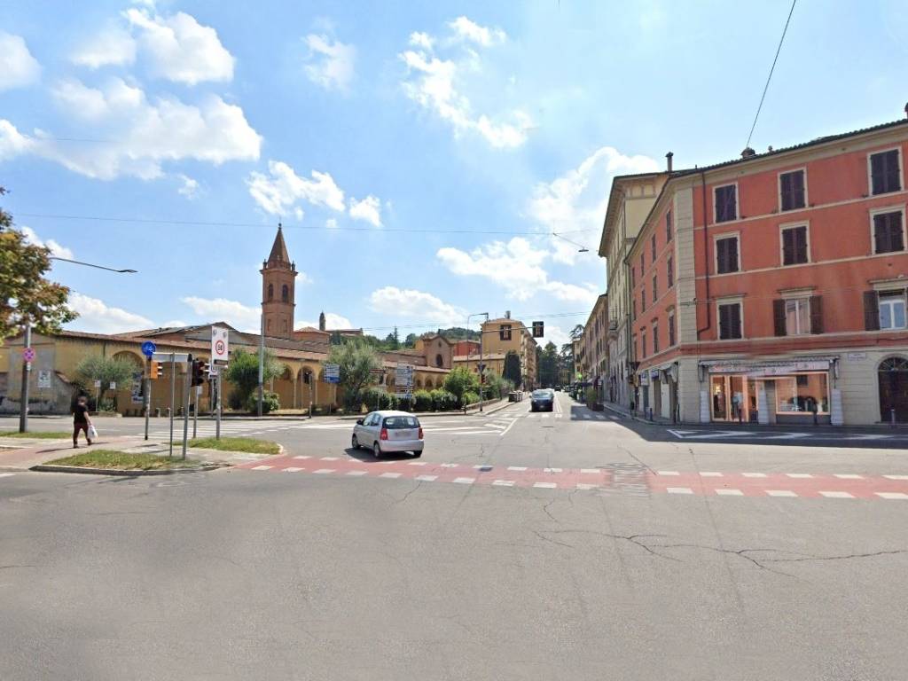 negozio in vendita a Bologna in zona Santo Stefano