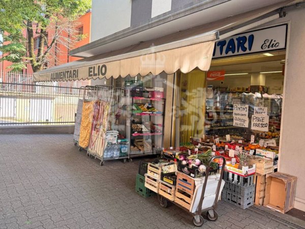 negozio in vendita a Bologna in zona Pilastro