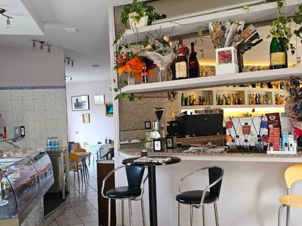 negozio in vendita a Bologna in zona Saragozza