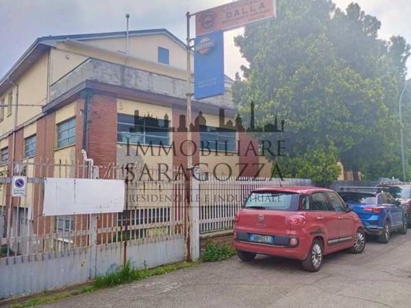 negozio in vendita a Bologna in zona Santa Viola