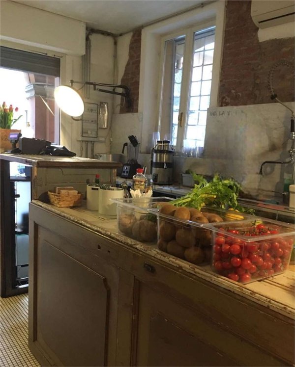 negozio in vendita a Bologna in zona Centro Storico