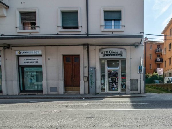 negozio in vendita a Bologna in zona Saffi