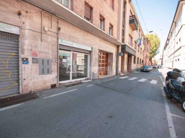 negozio in vendita a Bologna in zona Santo Stefano