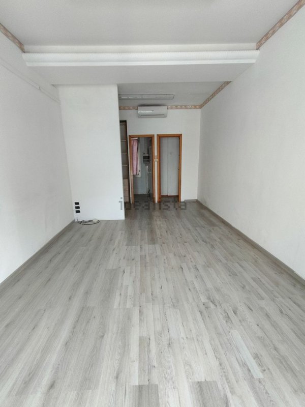 negozio in vendita a Bologna in zona San Vitale