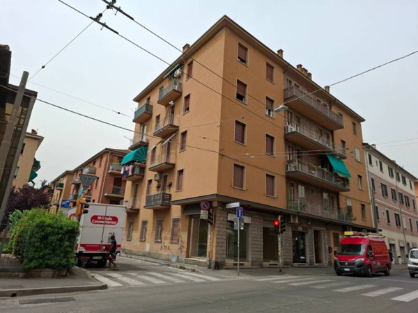 negozio in vendita a Bologna in zona San Vitale