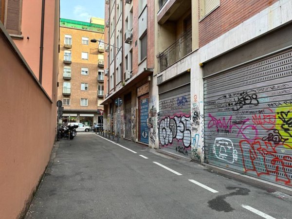 negozio in vendita a Bologna in zona San Vitale