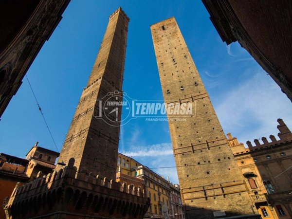 negozio in vendita a Bologna in zona Santo Stefano