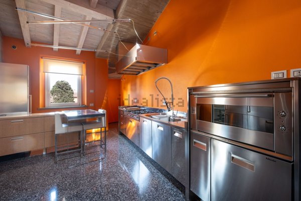 casa indipendente in vendita a Bologna in zona Santo Stefano