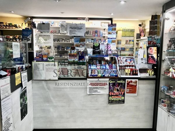 negozio in vendita a Bologna in zona Saragozza