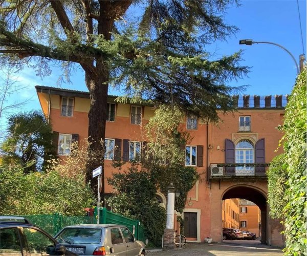 casa indipendente in vendita a Bologna in zona Santo Stefano