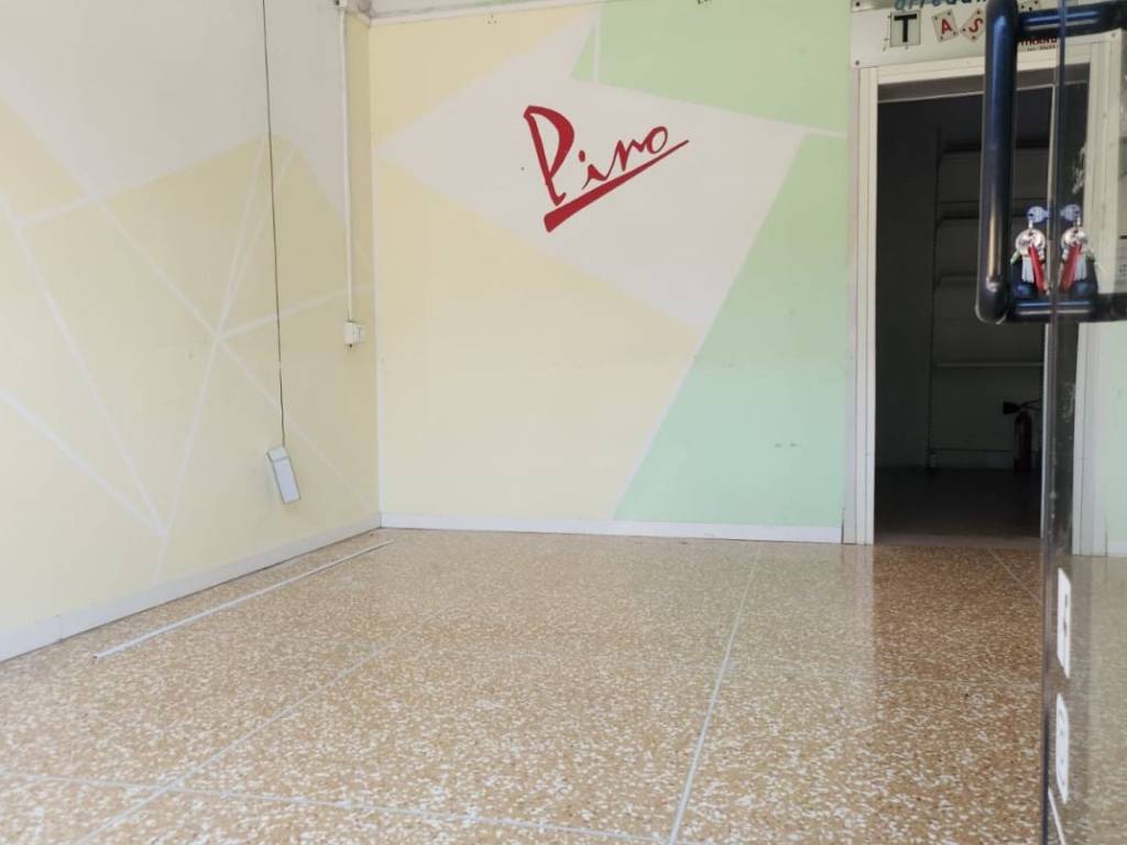 negozio in vendita a Bologna in zona Saffi