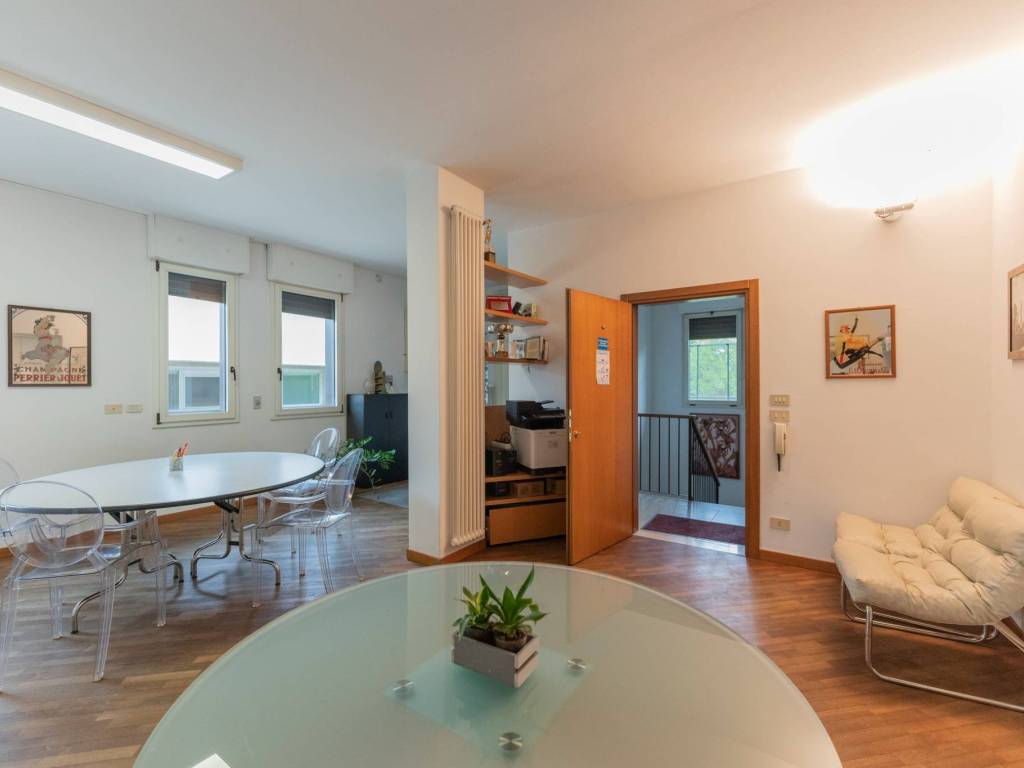 ufficio in vendita a Bologna in zona Savena