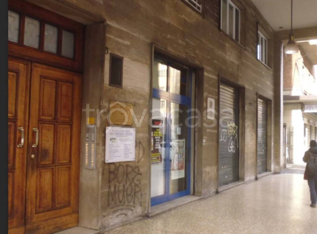 negozio in vendita a Bologna in zona Quartiere Porto