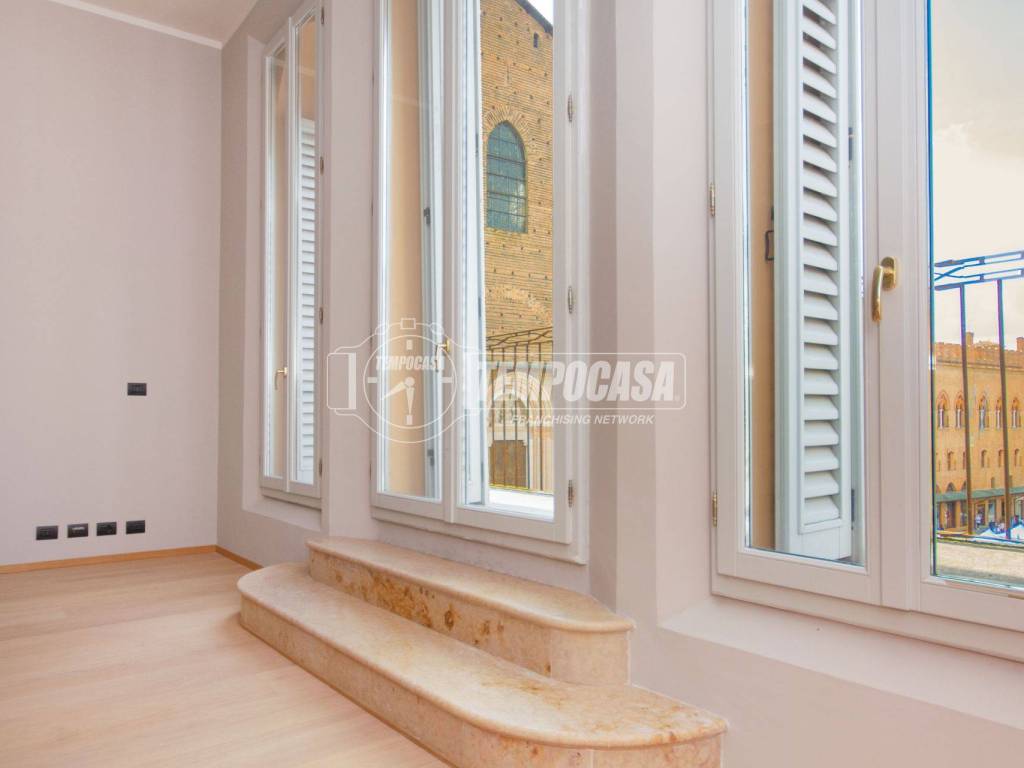 ufficio in vendita a Bologna in zona Centro Storico