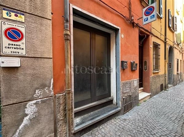 negozio in vendita a Bologna in zona Santo Stefano