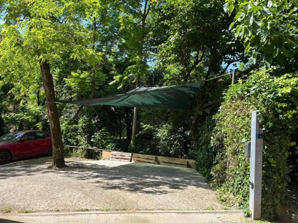 negozio in vendita a Bologna in zona Quartiere Porto