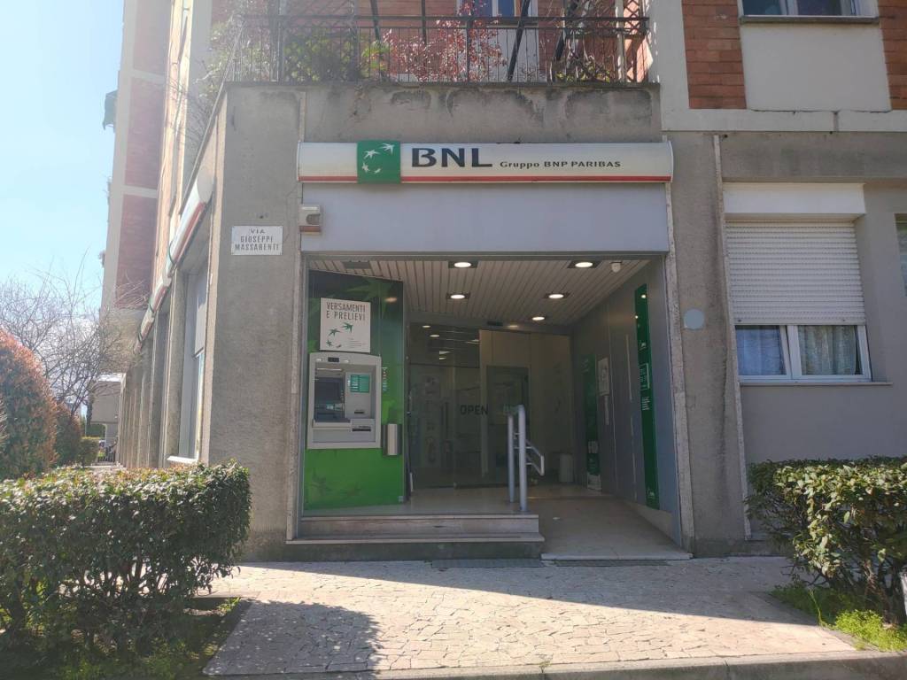 negozio in vendita a Bologna in zona San Vitale