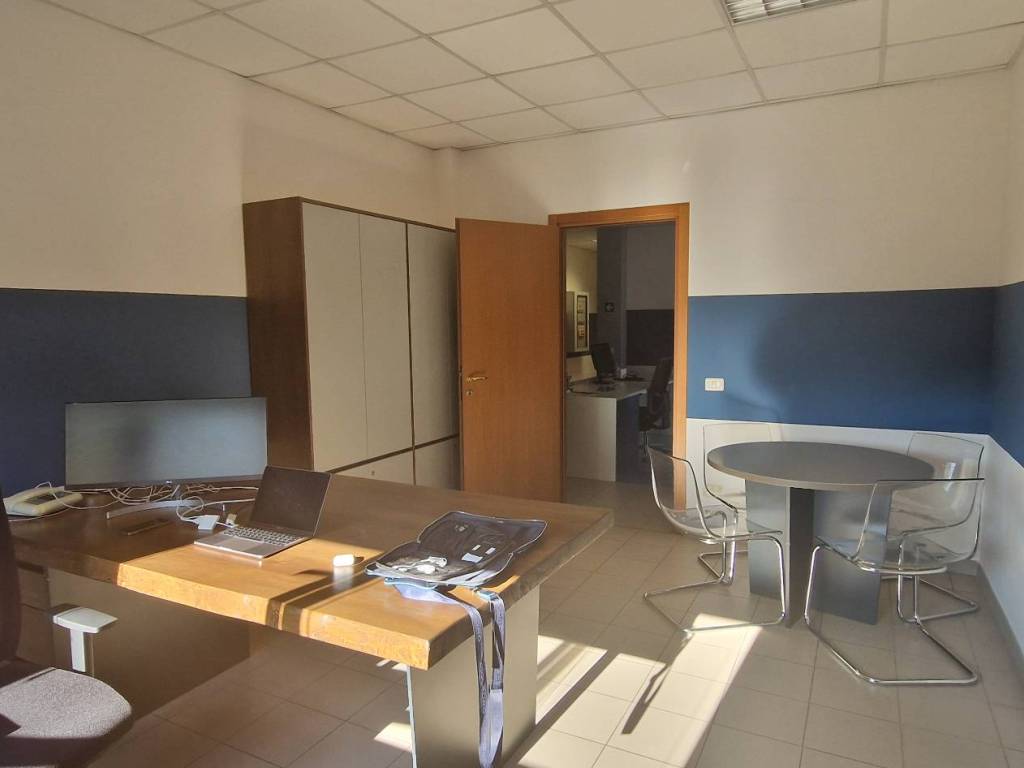ufficio in vendita a Bologna in zona Savena