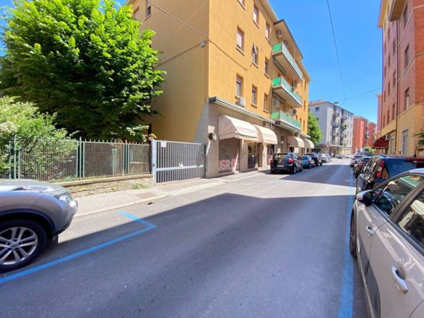 negozio in vendita a Bologna in zona Bolognina