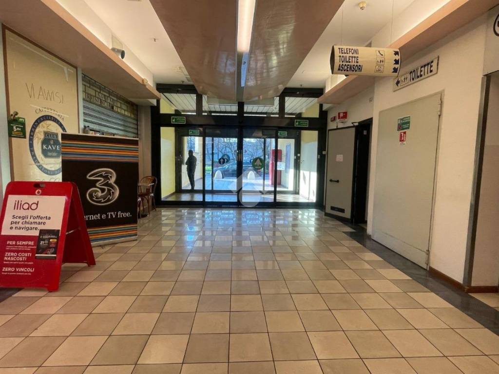 negozio in vendita a Bologna in zona Corticella