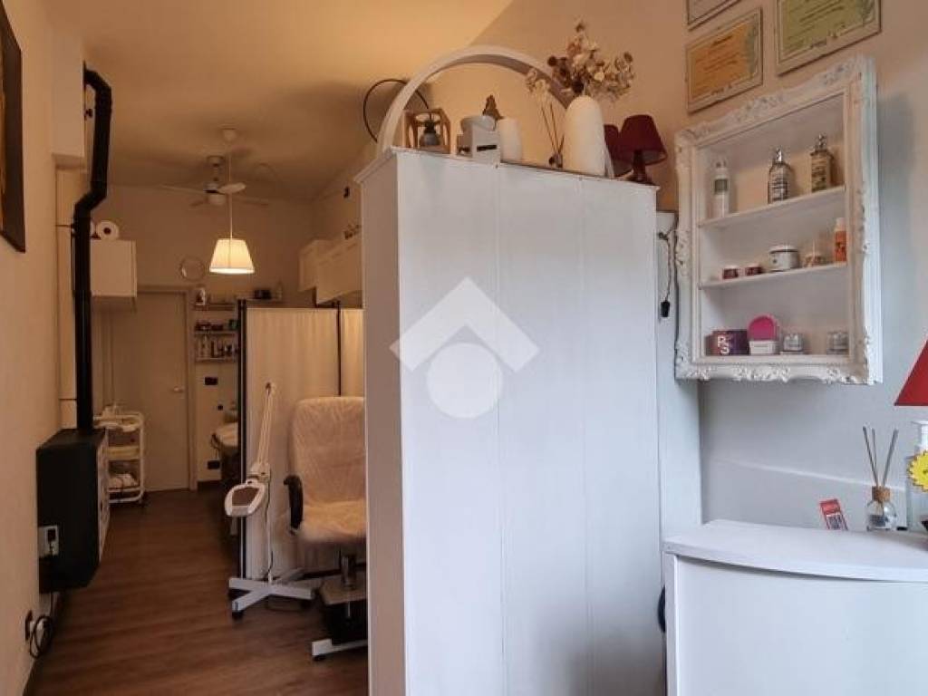 negozio in vendita a Bologna in zona Pilastro