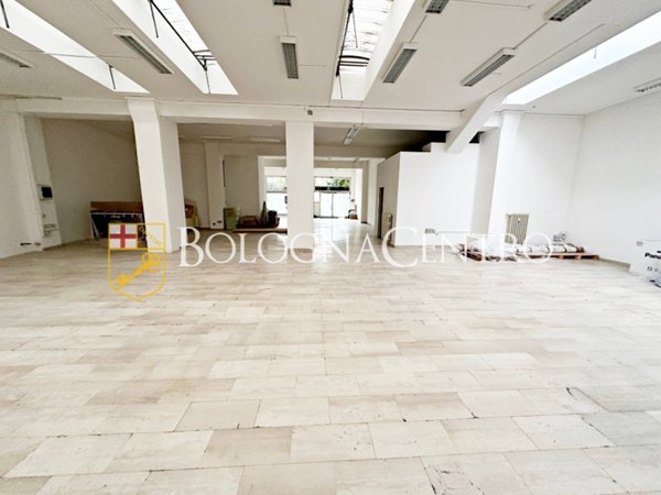 locale commerciale in vendita a Bologna in zona Centro Storico