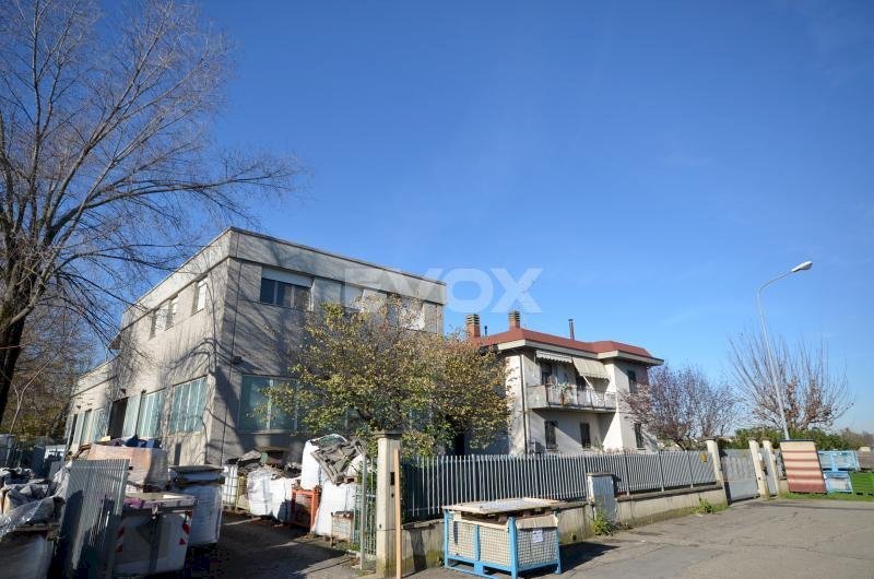 locale di sgombero in vendita a Bologna
