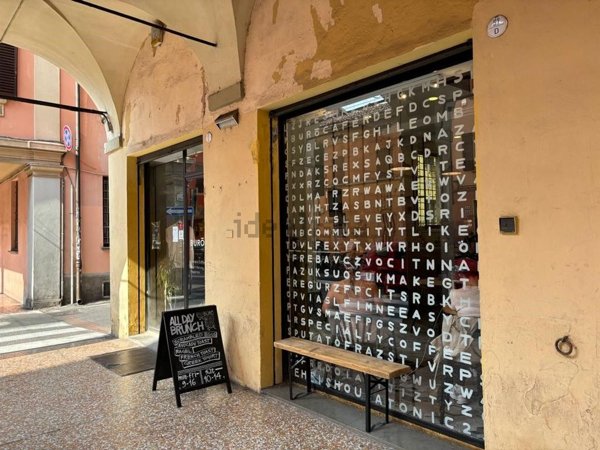 locale commerciale in vendita a Bologna