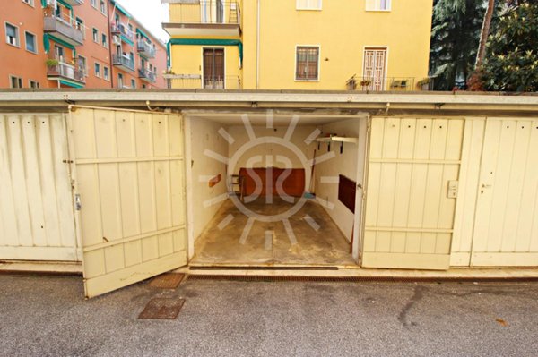 negozio in vendita a Bologna in zona Murri